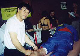 Mr John Toy treats Mr Fred Smerlas with Tui-na